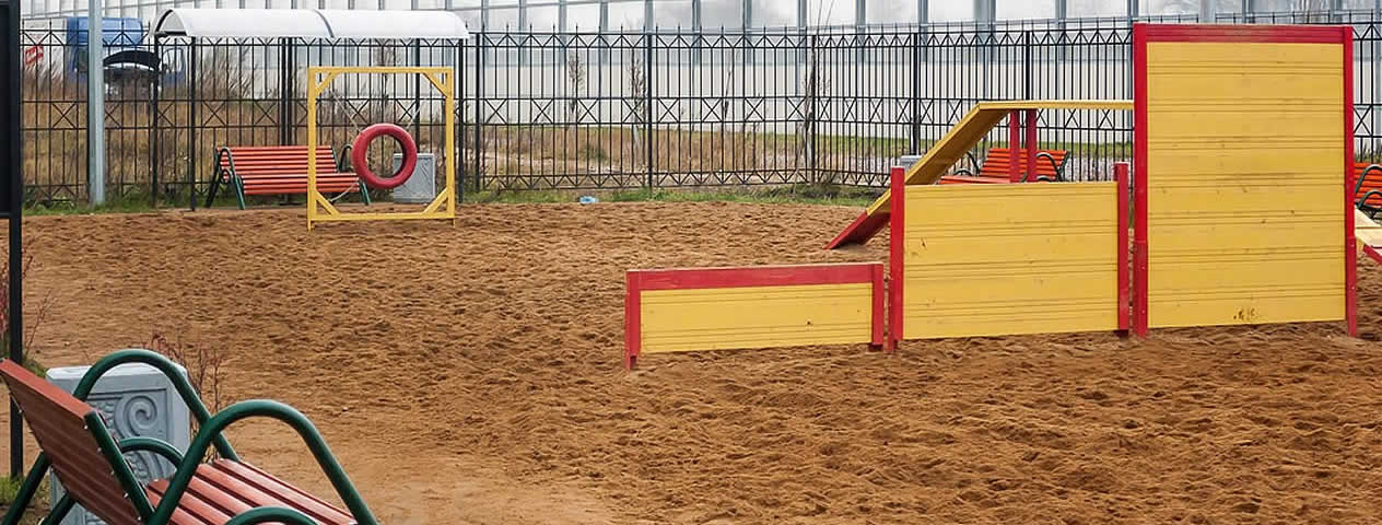 Площадки и оборудование для выгула собак